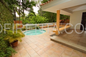 Casa Cuesta Hermosa I, Ofirenta