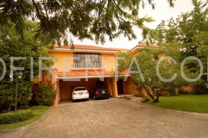 Casa Cuesta Hermosa I, Ofirenta