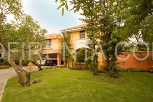 Casa Cuesta Hermosa I, Ofirenta