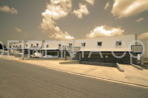 Naves Villa Aura I, Ofirenta